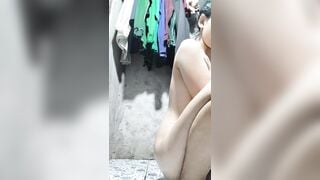 Em gái mới lớn tự sướng bằng cây cọ bồn cầu #4