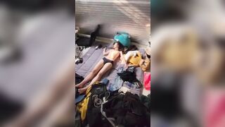 Đột nhập vào phòng chị hàng xóm đang ngủ say quên không đóng cửa
