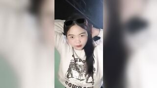 Sướng tê người em gái múp rụp vắt vú khủng show đầu ti dâm vãi