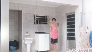 Bà ngoại cà lồn, dí vú vào mồm cháu mơi địt