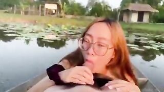 Gái xinh đi du lịch, Gạ a lái đò Bú cu, Bóp vú chụp ảnh khiêu dâm ở hồ sen
