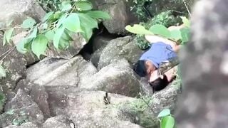 NGOẠI TÌNH ĐỊT NHAU LÉN LÚN TRONG RỪNG