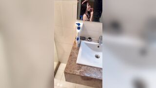 Em sinh viên hờn dỗi lúc anh quay phim