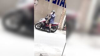 Gả biến thái giả gái ăn trộm đồ lót phụ nữ 🤮