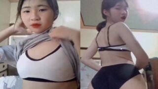 Con bạn thân sôi nổi gửi clip vui vẻ