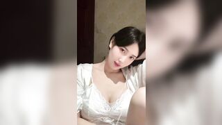đột kích phòng live sex của mấy em hàn quốc xinh cắn vú to