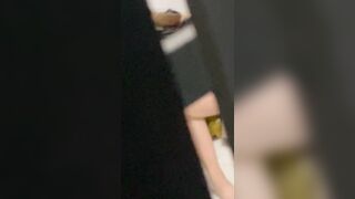 Quay lén em gái trọ đối diện thay đồ không khó cửa sổ
