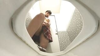 Đi Tiểu Rồi Thủ Dâm Luôn Trong Nhà Vệ Sinh Công Cộng P12
