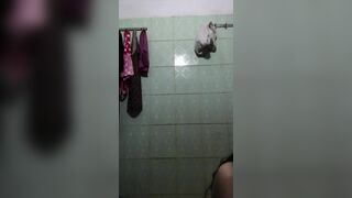 Quay lén con em họ lên chs Tắm Táp Bõdy Cực Múp