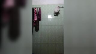Quay lén con em họ lên chs Tắm Táp Bõdy Cực Múp