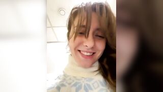 chị gái dâm đãng vào wc siêu thị live thủ dâm