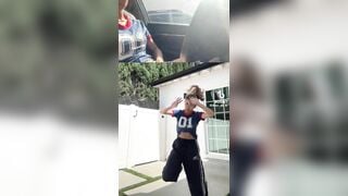 Nhảy đăng tiktok xong lên xe show lồn