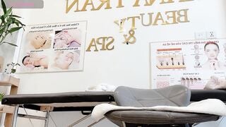 nhân viên SPA nứng lồn thủ dâm luôn tại quán - phần 16