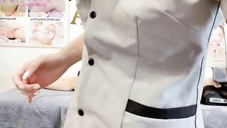 nhân viên SPA nứng lồn thủ dâm luôn tại quán - phần 24