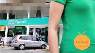 gạ mãi em nhân viên siêu thị mới cho đút cặc vào chiếc lồn lông đen sì