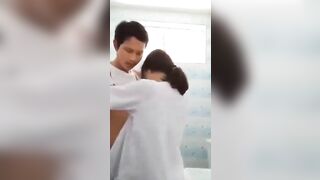 2 học sinh địt nhau trong WC trường
