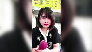 Em người yêu giúp sục bắn tinh