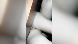 Đêm khuya đè con vợ dâm ra địt xuất tinh tràn lồn