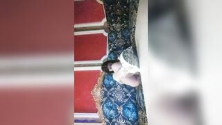 Địt nhau trong quán KTV,cô ấy show lồn và quan hệ với ng đàn ông bằng tuổi bố mình