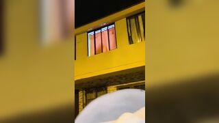 HỘI BẠN RỦ NHAU TRƯỚC NHÀ HÁT KHI THẰNG BẠN ĐANG CHỊCH CON GHỆ