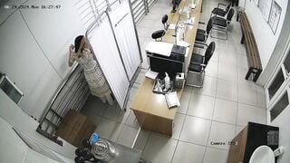 Hack cam y tế trong bệnh viện thay đồ