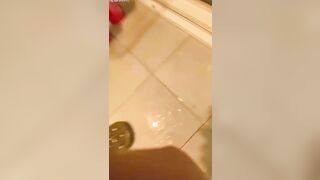 Phang em Mỹ Ngọc nữ sinh Trường ĐH Bách Khoa trong nhà tắm