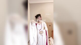 Nhảy cổ trang lột đồ cùng e teen mình dây da trắng xinh đẹp,vua chúa cũng chỉ có thế