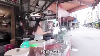 MẶC NHƯ NÀY NGOÀI CHỢ THÌ ĐÔNG KHÁCH