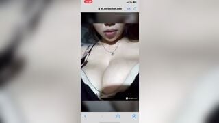 Em gái đồng bào show vú