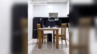 Đang học thì bị đè ra hiếp
