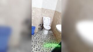 Quay Lén Em Gái Xinh Nude Đi Tè