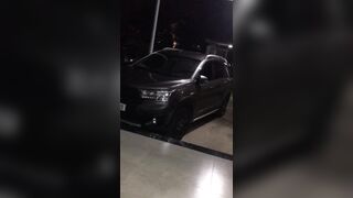 Đang ngồi ngoài phòng khách mà nứng quá