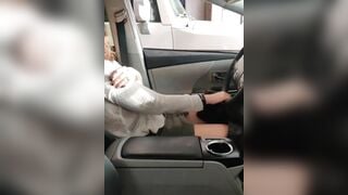 Thủ dâm, để người lạ sờ mó ở bãi đỗ xe