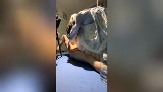 Nam sinh có sở thích được gái huấn luyện thủ dâm bằng chân P.3