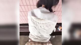 Đụ em gái còn nhỏ quá ở hành lang lồn khích