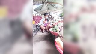 Đã Mắt Với Em Gái Không Mặc Quần Lót Khi Đi Chợ