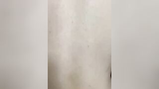 đang uống nước cũng bị anh người yêu đâm từ phía sau