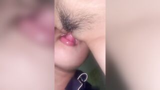 Bú cái lồn múp dụp nhiều nước của con bạn thân dâm đãng