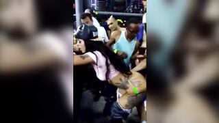 Làm tình public với gangster Brazil