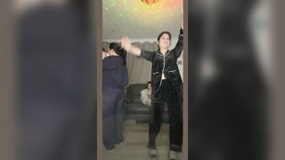 Team Lao Động Nước Ngoài Party Hóa Vàng Hết Tết :))