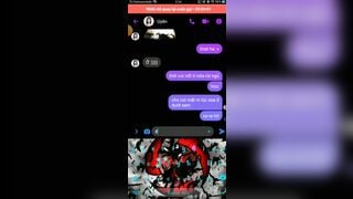 Em gái bị bạn thân bắt vừa móc vừa call mặt cho nó xem