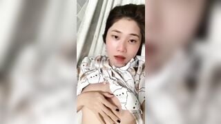 học sinh khoe vú tròn mới lớn đầu vú nhỏ tý lồn hồng không lông