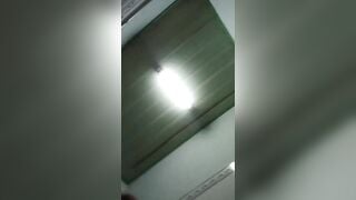 Chồng đi làm xa bà chị nứng lồn vào nhà vệ sinh móc lồn thủ dâm