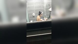 Em gái non tắm p3