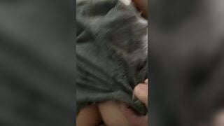 lý do mấy bé thích mặc váy chỉ cần vén sang bên là chịch được