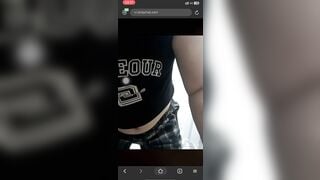 Chị gái đi toilet không lông