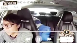 Cặp đôi học sinh làm tình bú cú trên xe taxi bị camera quay lại