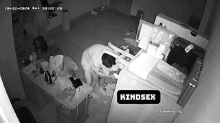 Check Camera thấy vợ vụng trộm cùng bạn thân