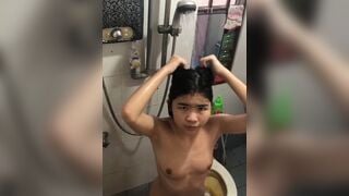 Quay lén bị phát hiện p1 em hàng cóm đi tắm