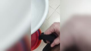 Trộm quần lót chị gái vào nhà tắm thủ dâm 5